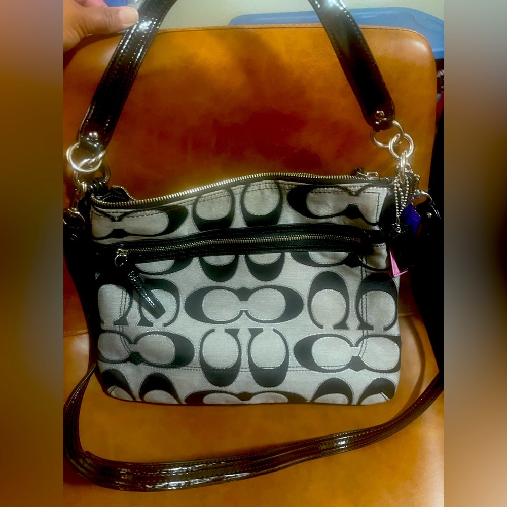 Very cute trendy coach, Crossbody bag, in excellent condition
